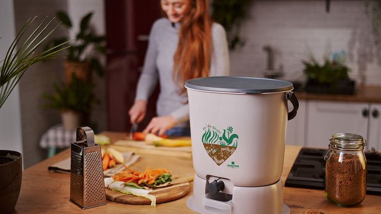 Agritons hinkset för Bokashi bestående av två hinkar och tillbehör, tillverkat av återvunnen plast.