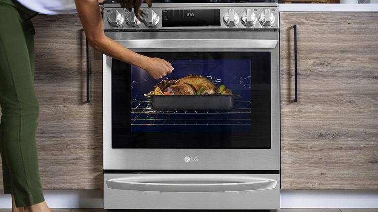 LG Air Sous Vide InstaView_Lifestyle 01
