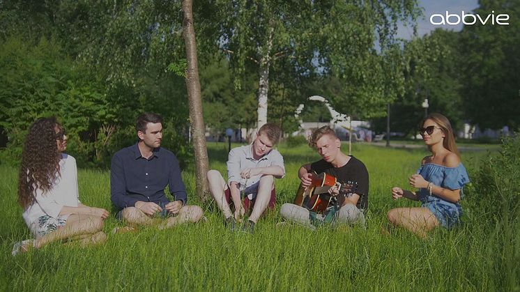 Uppmärksamma Internationella IBD-dagen  – AbbVie nylanserar hemsida som stöd till de som lever med IBD