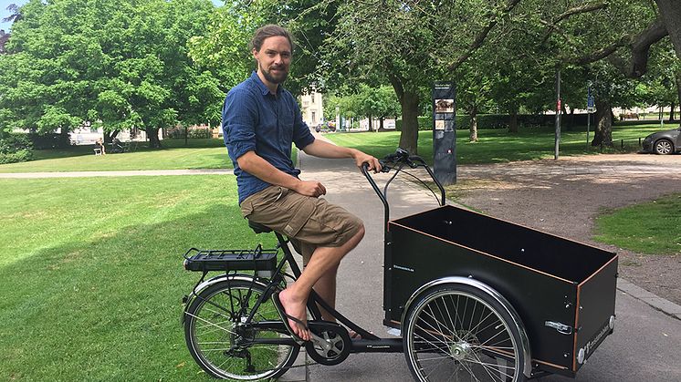 Smidigare med lastcykel för fotograf med tung utrustning