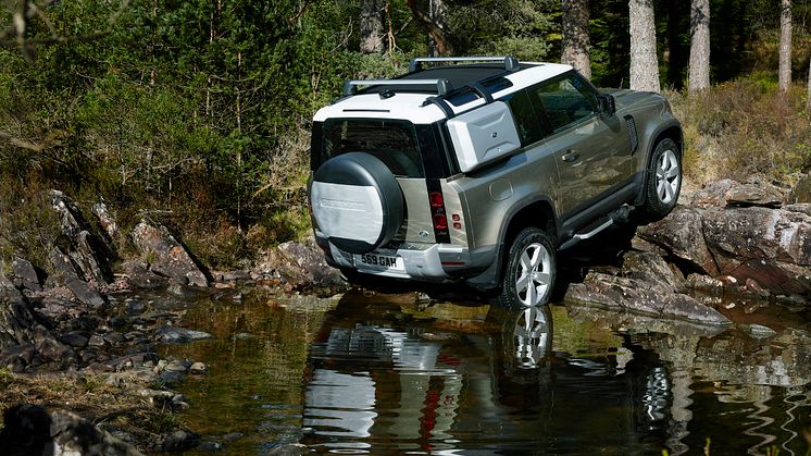 LR_DEF_90_20MY_Off-Road_100919_08