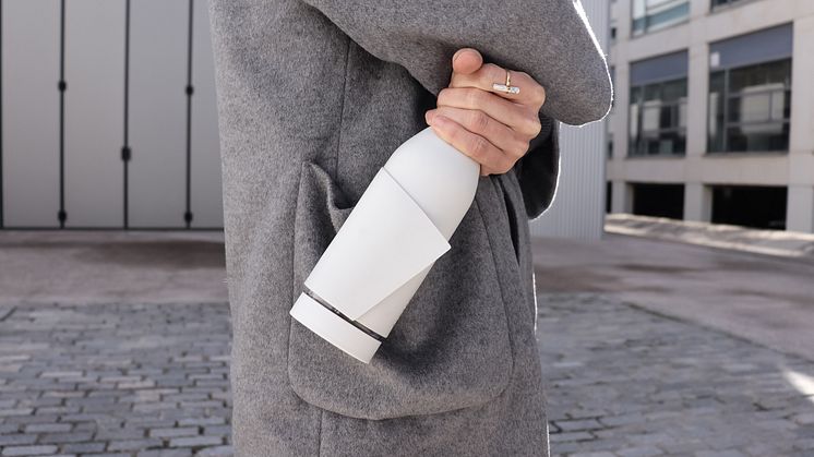 Vattenflaska i glas med silikonfodral