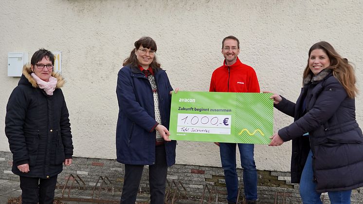 Avacon Scheckübergabe in der Tafel Salzwedel e.V.: Frau Niesig und Barbara Quast von der Tafel Salzwedel, Andreas Forke Avacon Kommunalreferent und Julia Falkenstein Avacon Unternehmenssprecherin (v. l. n. r.)
