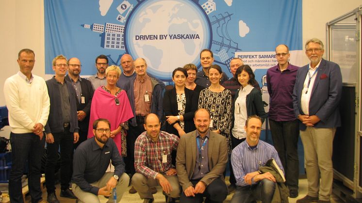Träindustrins forskarskola, ProWood besöker Yaskawa Nordic AB. Här industridoktorander tillsammans med industriella och akademiska handledare. 