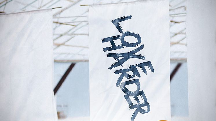 Omslag Love Harder