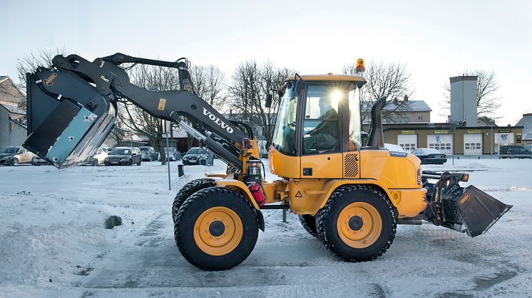Gör kompakthjullastaren till en effektiv snöröjare