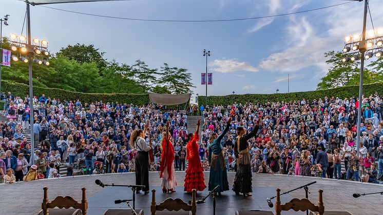 Flamenco Women's Tablao