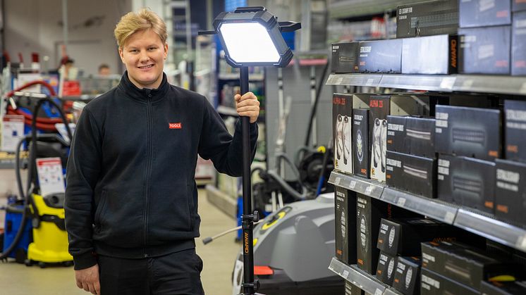 Alle som jobber der man trenger midlertidig punktbelysning bør ha skikkelig arbeidslys forteller butikkselger Kenneth fra TOOLS Drammen