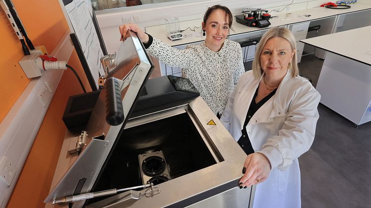L-R: Dr Alana James and Dr Kelly Sheridan, pictured in the FibER Hub