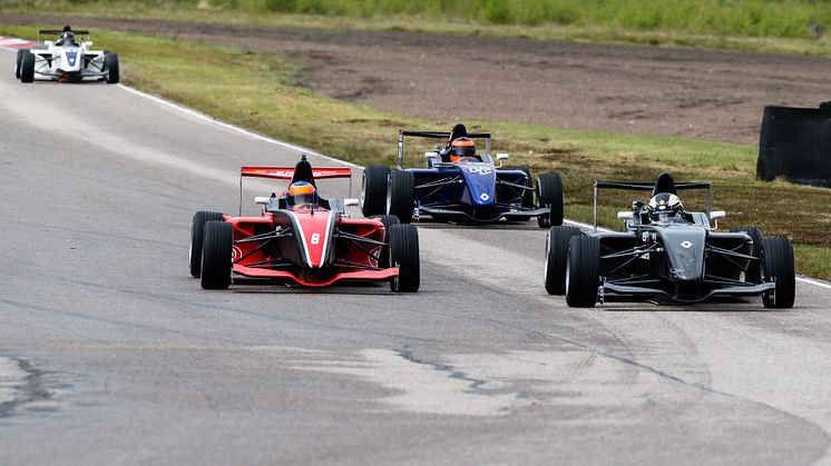 Värmande racing av toppförarna i Formel Renault
