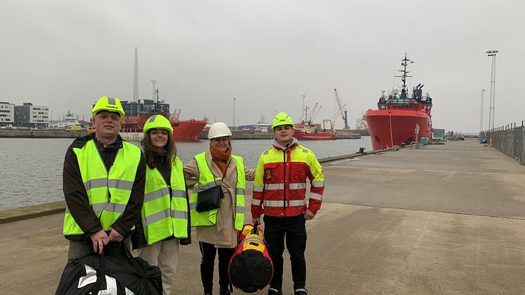 2020 11 12 The Morell family on the quay in front of the 'Esvagt Cantana' - credits Judith Morell