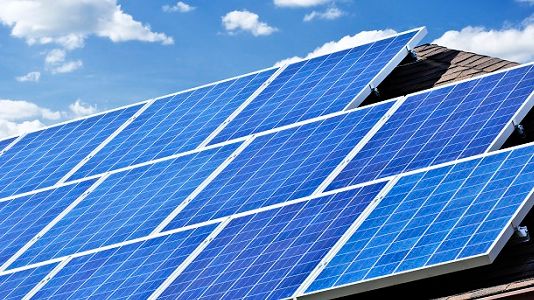 I maj arrangerade energi- och klimatrådgivarna i Dalarna studiebesök i länets alla kommuner hos villaägare som redan har solelanläggningar.