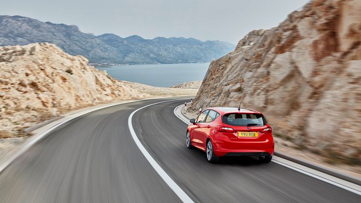 FORD_FIESTA_ST-LINE_34_REAR_DRIVING