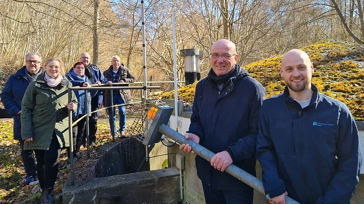 (v.l.) Jan Kerk (HanseWerk), Stina Volertsen (Amt), Bürgermeisterin Doris Hinrichsen (Boksee), Uwe Standop (Amt), Bürgermeister Frank Jedicke (Kirchbarkau), Amtsvorsteher Marco Lüth (Pohnsdorf) und Mirko Mrosek (SH Netz).