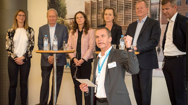 Från vänster: Marianne Ekstedt - Scania,  Stephan Tolstoy - Acturum, Kristina Palm - KTH, Boel Godner - Södertälje kommun, Leif Östling- Södertälje Science Park, Per Alfredsson - Astra Zeneca. Längst fram Robert Kingfors - Södertälje Science Park.