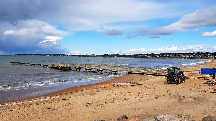 Förberedelser pågår på stranden vid Klitterhus inför byggstarten nästa vecka.