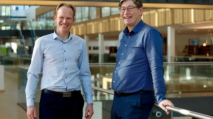 Storebrands konserndirektør Geir Holmgren (t.v) ser frem til å få pensjonsekspert Jon  M. Hippe med på laget.  Foto: Lise Eide Risanger