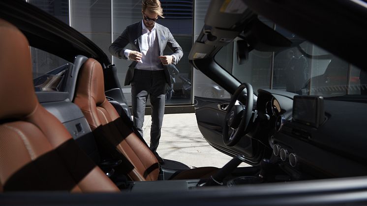 2021_MX-5_IPM5_RF_COM_LHD_C06_INT.jpg