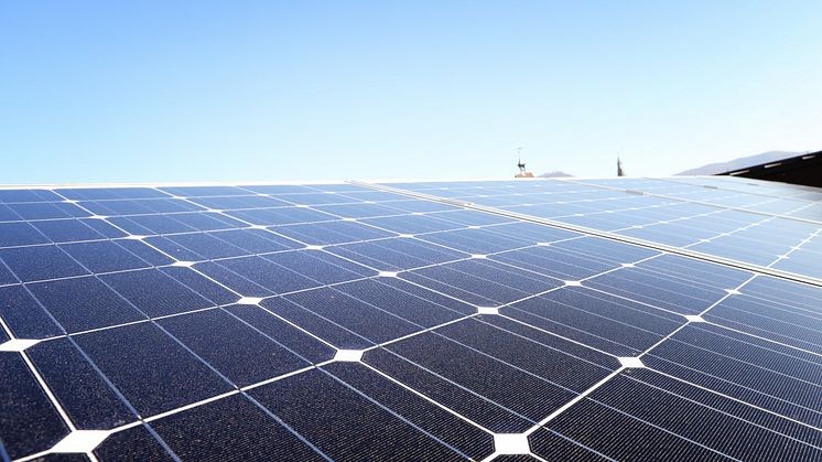 Photovoltaik eignet sich auch für Ost- und West-Dächer