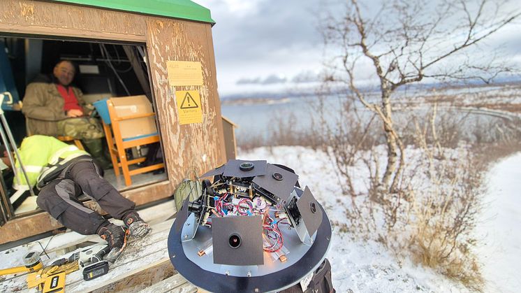 Meteorkamera installeras i Abisko oktober 2024_Foto_Daniel Kastinen.jpg