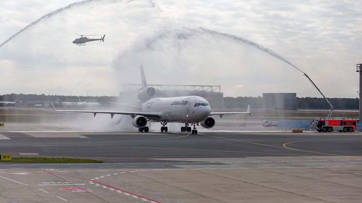Lufthansa Cargo's last MD-11F was given a farewell today with a water arch by Frankfurt Airport Fire Brigade