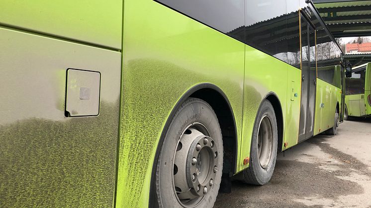 Skitten buss før vask