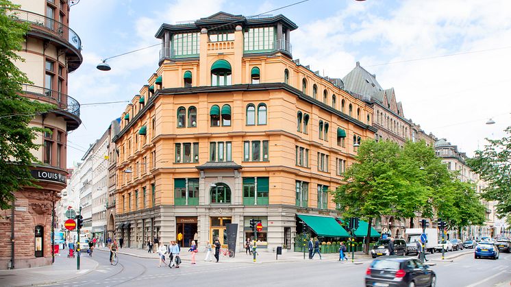 Bibliotekstan välkomnar Chanel.