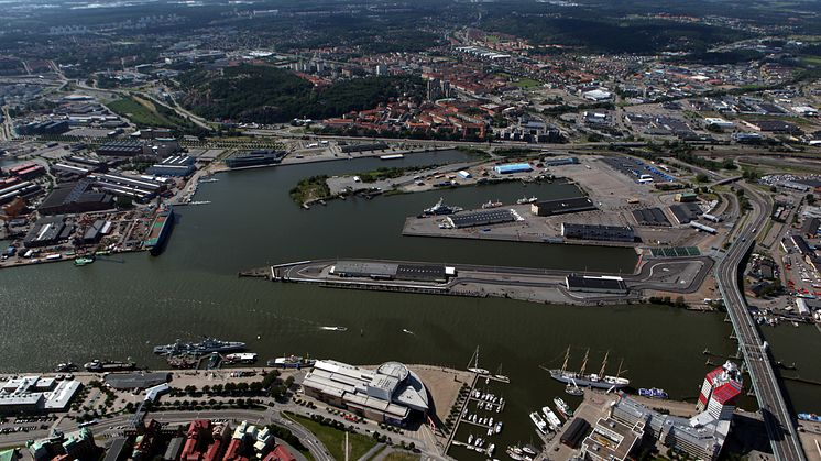Flygbild av Frihamnen med Ringön till höger i bild.