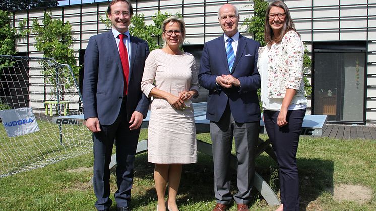 Sozialministerin besucht Bärenherz anlässlich einer Spendenaktion der DAK Gesundheit