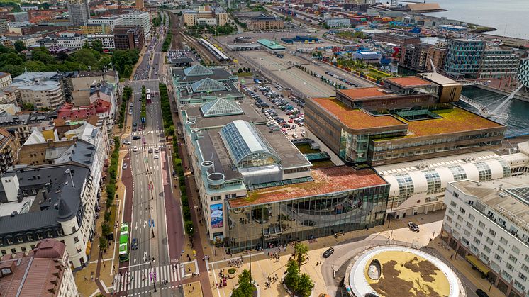 Drönarbild av centrala Helsingborg med Helsingborg C i förgrunden.