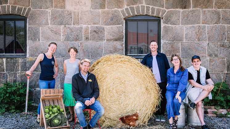 Några av de passionerade matentreprenörer ni kan möta under Skördetid i Halland. Fr.v. Cecilia Paulsson & Catharina Paulsson/PaulssonPaleo, Karl-Johan Gunnarsson/Skottorps Säteri, Niklas Gustafsson/Kustbageriet, Rina Ratell & Johan Blidberg/LisMejeri