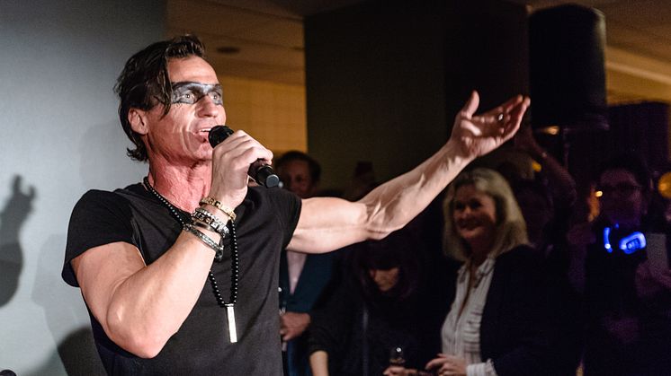 Petter Stordalen på scenen under invigningen av nya Quality Hotel The Mill i Malmö.