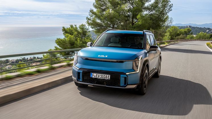 kia-ev9-coty24-clean-print-3600x2400