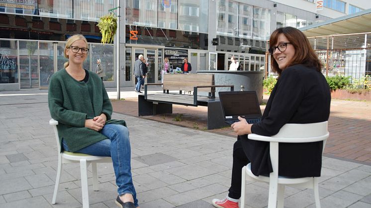 Vi flyttar ut! Elin Lorenzi och Anna Jägvald, Västerås stad,  jobbar med projektet Tyck om din innerstad. Nästa vecka finns en paviljong på Torggatan där besökarna kan tycka om Västerås innerstad. 