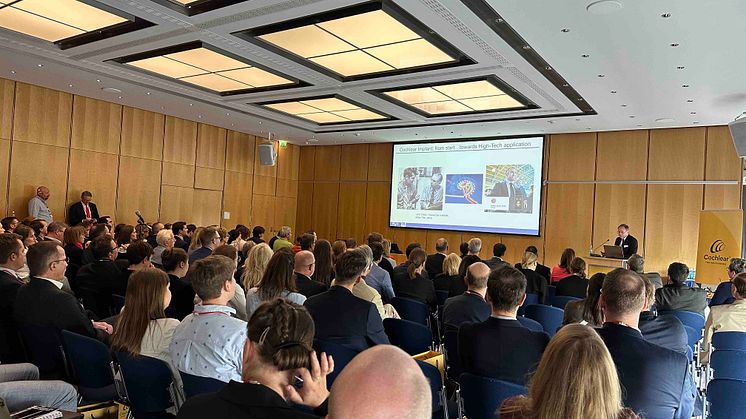 Cochlear präsentierte beim HNO-Kongress in Leipzig wegweisende Ansätze und Lösungen der Hörrehabilitation – hier das Cochlear Symposium am zweiten Kongresstag (Foto: Cochlear Ltd.)
