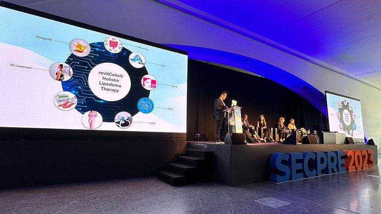 Referierte mit Erfolg auf dem Ärztekongress der spanischen plastischen Chirurgen in Valencia zum Thema ganzheitliche Lipödem-Behandlung: Dr. Denis Simunec aus Soest. Bild: J. Simunec/ revitCells®
