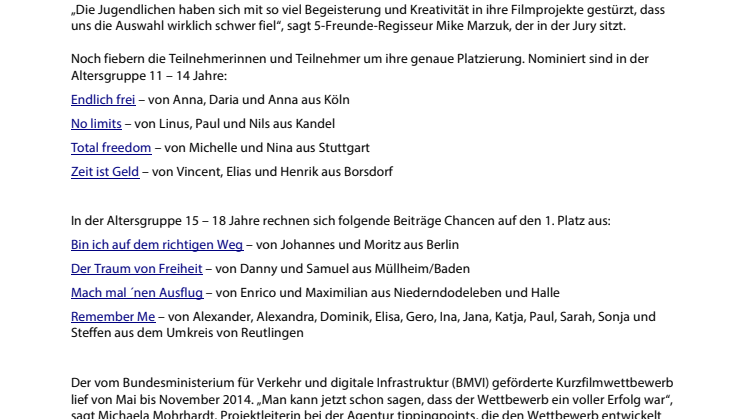 Schauspielerin Valeria Eisenbart übergibt „Fahrrad-Bambi“ an junge Filmemacher