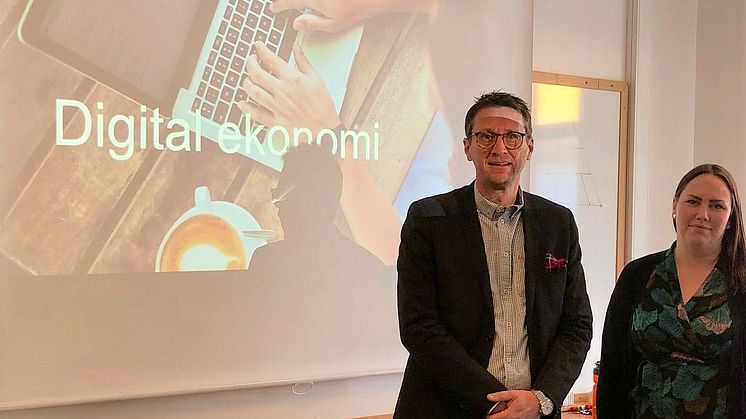 Thomas Nordberg och Erica Lundgren bjuder in till utbildning i digital ekonomi.