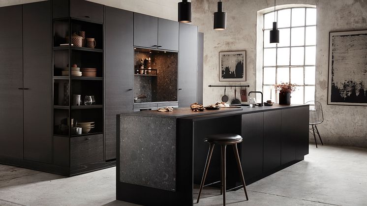 Drømmekjøkkenet S45 Bistro ask brunbeiset/ svart 