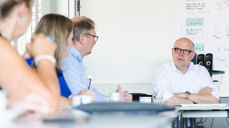 Juso-Chefin Jessica Rosenthal MdB besucht BPW-Ausbildungszentrum in Wiehl