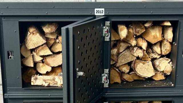 Piffls Brasved med ved i Helsingborg - smidigt sätt att hyra ved för grillning och eldning utomhus.
