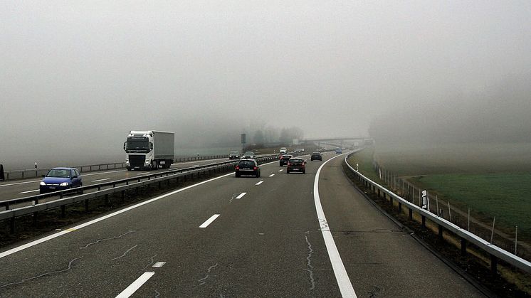 ​Ökad lastbilstrafik med större koldioxidutsläpp borgar för mer gods på järnväg