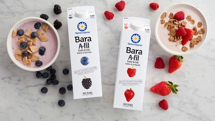 BARA A-fil kommer i två smaker, hallon&jordgubb och blåbär&björnbär. Båda är gjorda på 100 procent svensk mjölk.