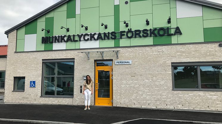 Den nya förskolan lämnas över till rektor Kicki Nilsson på Ängelholms kommun