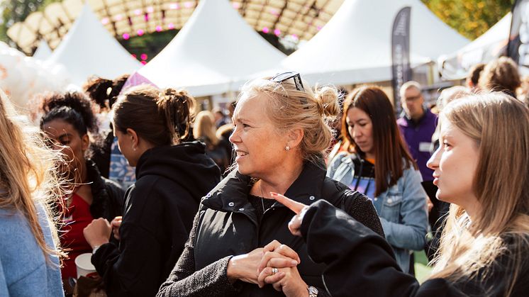 Människor på Jobbfestivalen