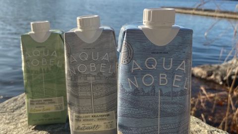 Aqua Nobel Alkaliskt naturellt källvatten och smaksatt vatten