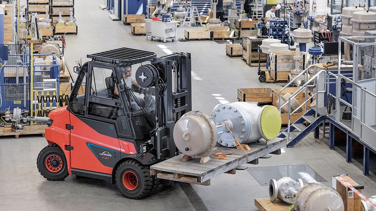 Linde utökar utbudet av litiumjontruckar med kraftfulla motviktstruckar med lastkapacitet upp till åtta ton.