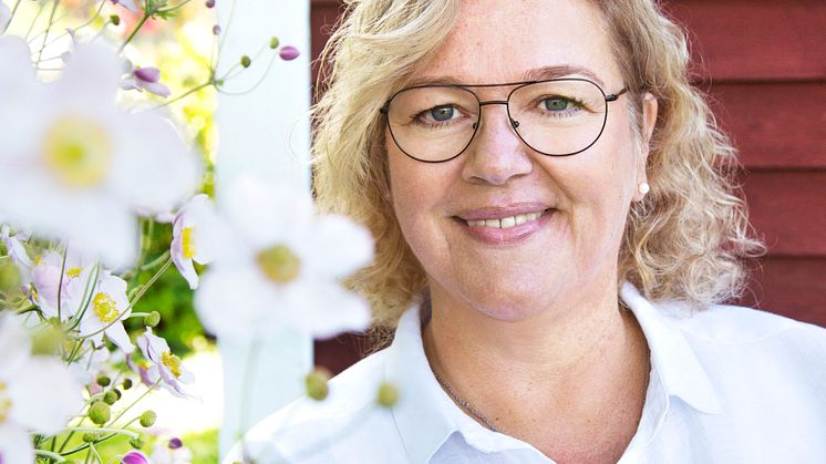 Anna-Lena Brander från Uppsala debuterar med mysdeckaren Franska kort i april