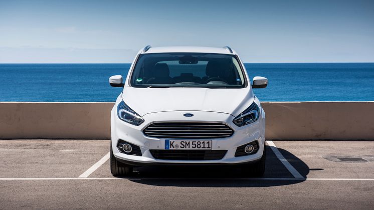 Nye S-MAX - en sporty familiebil med masse plass, fleksible løsninger og plass for 7