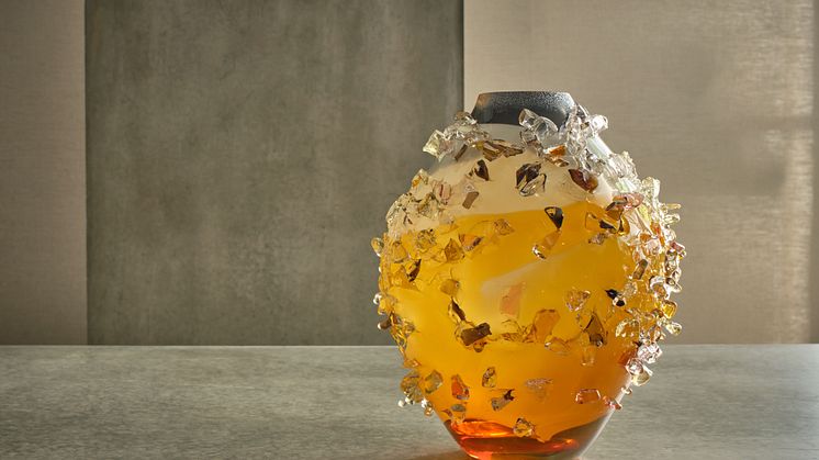 Sakura, handblown glass and sculpted glass, H 38 x Ø 32 cm